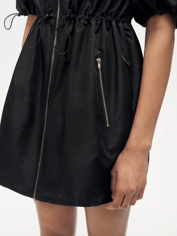 SHEIN Maija Giacca casual con zip frontale, tasche e stampa a lettere plissettata con bavero nero, adatta per l\'autunno e il ritorno a scuola