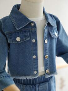 3 Stücke Baby Mädchen Lässig Fashionable weißes Weste Set mit modischer Kurzarm Denim Jacke und stilvollen abgeschnittenen Denim Hosen - Blau - Übersicht 4