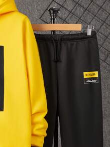 SHEIN 青少年男孩休闲舒适百搭印花连帽衫和运动裤两件套 - 黃色 - 查看 4