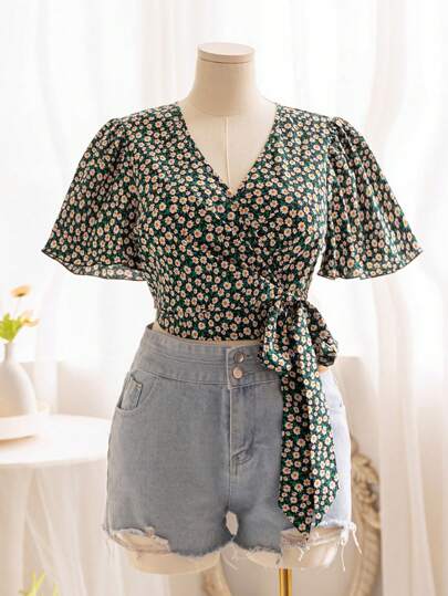 Soleia Blusa de manga corta con cuello en V cruzado y detalle de lazo lateral con estampado de margaritas, en tallas grandes, para verano