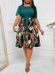 SHEIN Lady Plus Size Women's Elegant Commuter Green Chain Print Short Sleeve Dress With Cinched Waist, Mid-Length Four Seasons, For Summer - Multicolor - View 5