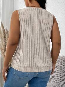 SHEIN LUNE Top de tanque de talla grande con hebilla dorada y mangas en forma de gota de agua sin mangas