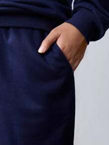 SHEIN 少年寬鬆運動和休閒字母印花短袖T恤和短褲套裝 - 寶藍色 - 查看 4