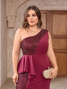 Vestido de cóctel con un hombro, volantes con ribete de lentejuelas en contraste