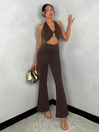 SHEIN BAE 女性金屬裝飾露背鉤花喇叭褲連體褲，帶切割細節