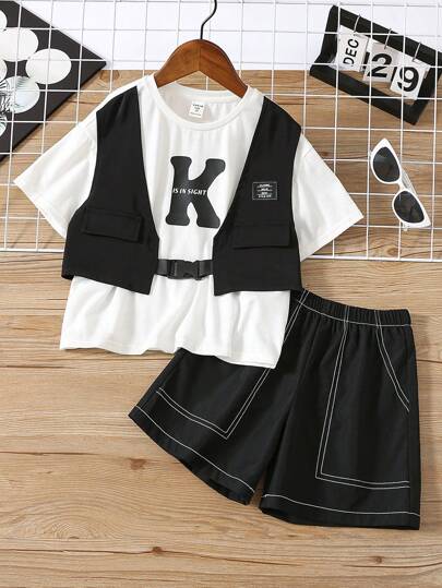 2入組年輕男孩時尚休閒運動套裝，包括英文印花寬鬆短袖白色T恤和白色線縫黑色短褲，適用於春季、秋季和冬季旅行和學校