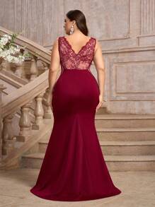 SHEIN Belle 加大码勃艮第红色优雅礼服，性感蕾丝拼接，高侧开衩，适合舞会或晚会、婚礼宾客礼服、长袍 - 酒紅色 - 查看 2