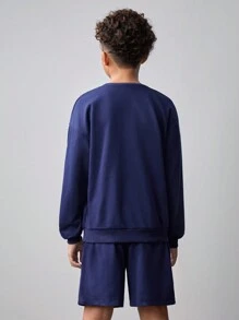 SHEIN 少年寬鬆運動和休閒字母印花短袖T恤和短褲套裝 - 寶藍色 - 查看 2