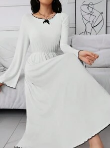 Seusyu 對比綁定蝴蝶結前襟萵苣邊波浪袖連衣裙 - 白色 - 查看 3