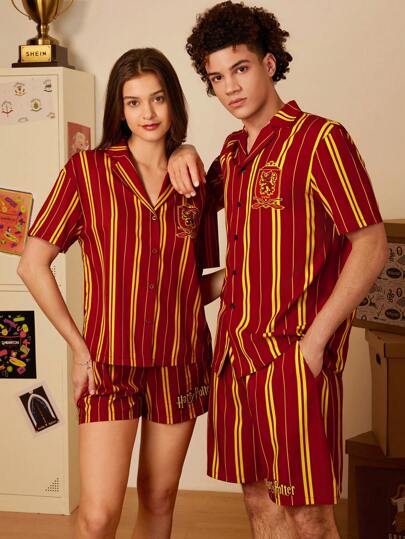 HARRY POTTER X SHEIN Conjunto de top y shorts de estar en casa con patrón de raya y escudo de Gryffindor en color borgoña