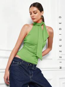 MISSGUIDED Mono elegante de cuello halter con detalles de lazo, de ajuste ceñido y elástico, para fiestas y celebraciones temáticas del Día de San Patricio, con diseño de amuleto de la suerte