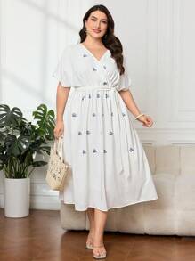Mulvari Plus Size Women's Embroidery Decorated Short Sleeve Dress - White - View 6