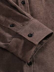 Manfinity Homme 寬鬆式男士鈕扣前衬衫，附雙口袋（不含T恤） - 咖啡棕 - 查看 6