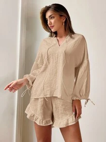 SHEIN Essnce 女士休閒度假系帶收口燈籠袖、荷葉邊、系帶V領恤衫和短褲套裝，透氣吸汗 - 卡其色 - 查看 4