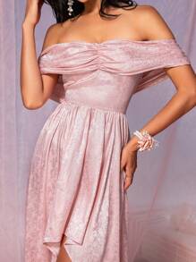 SHEIN Belle Vải satin jacquard màu hồng lãng mạn và thanh lịch, hở vai, ngực nhún, tay áo nhún hình bướm, viền bất đối xứng phía trước ngắn và phía sau dài, thích hợp cho sự kiện đám cưới, váy phù dâu trang trọng - Hồng - Xem 3