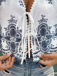 SHEIN Frenchy 夏季白色荷叶边袖刺绣系带露脐上衣，女士夏季衬衫，前系带，系带衬衫，短袖衬衫，可爱夏季花朵度假度假风衬衫 - 藍白色 - 查看 3