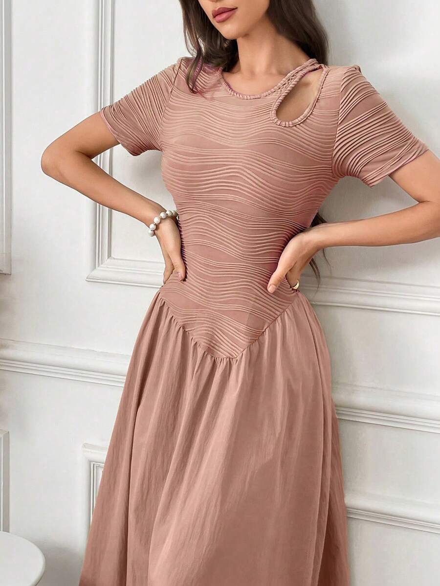 Modelyn 女裝純色簡約日常短袖裙,空心領口設計 - 粉色 - 查看 1