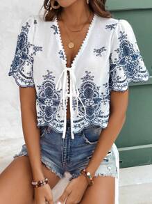 SHEIN Frenchy 夏季白色荷叶边袖刺绣系带露脐上衣，女士夏季衬衫，前系带，系带衬衫，短袖衬衫，可爱夏季花朵度假度假风衬衫 - 藍白色 - 查看 6