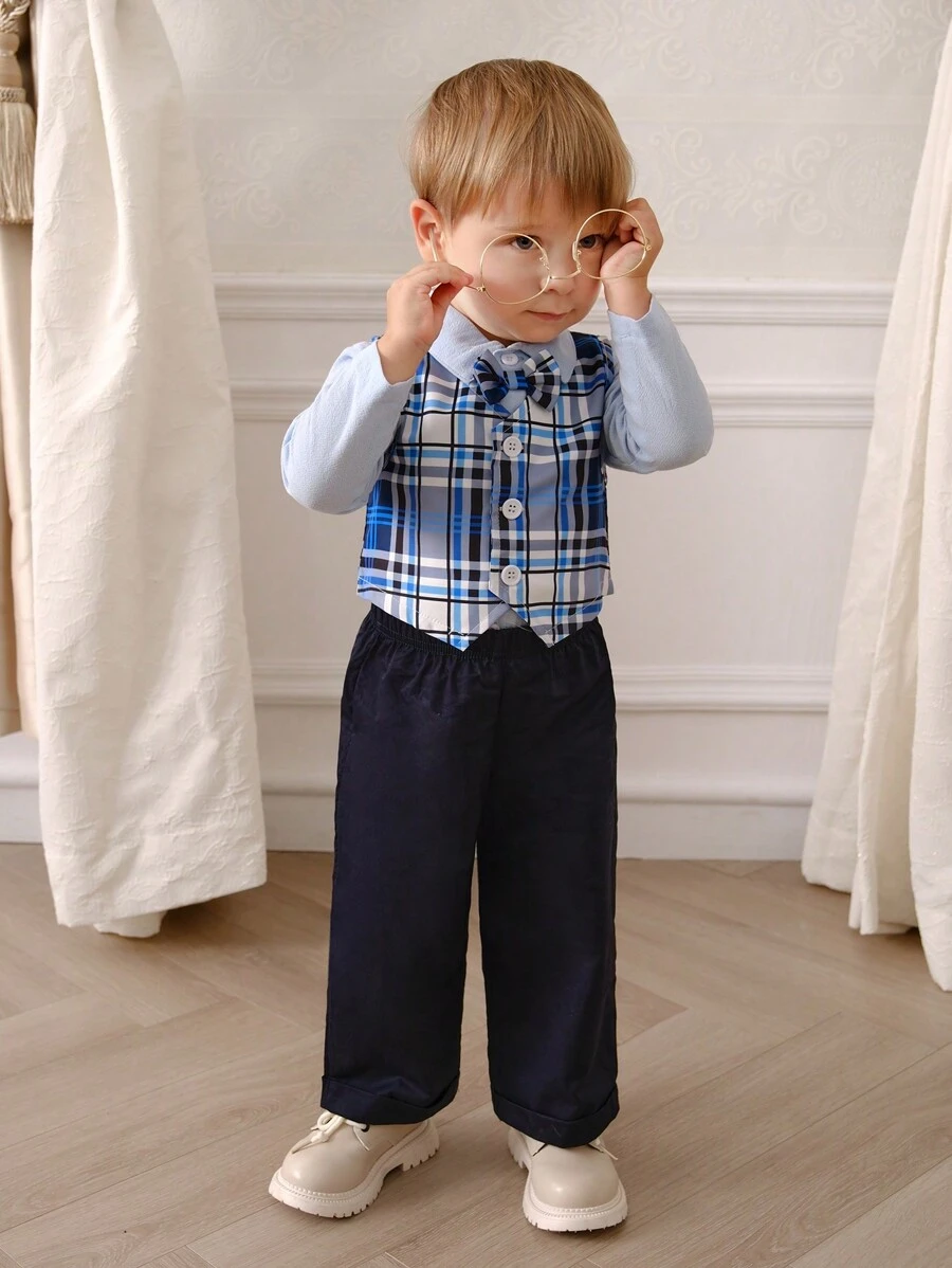 SHEIN Conjunto de camisa de manga larga con cuello y botones con decoración de lazo para niños, chaleco sin mangas a cuadros y pantalones de unicolor. - Multicolor - Ver 1