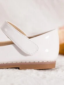 Fashion Girls' Mary Jane Shoes With Buckle Strap And Hook And Loop Closure, Solid Color, Flat - White - View 8