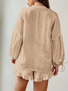SHEIN Essnce 女士休閒度假系帶收口燈籠袖、荷葉邊、系帶V領恤衫和短褲套裝，透氣吸汗 - 卡其色 - 查看 2