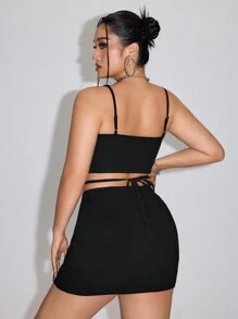 SHEIN ICON Conjunto de talla grande de 2 piezas: Top largo sin mangas y con detalles de tiras huecas, y falda de diseño elegante con lazo.