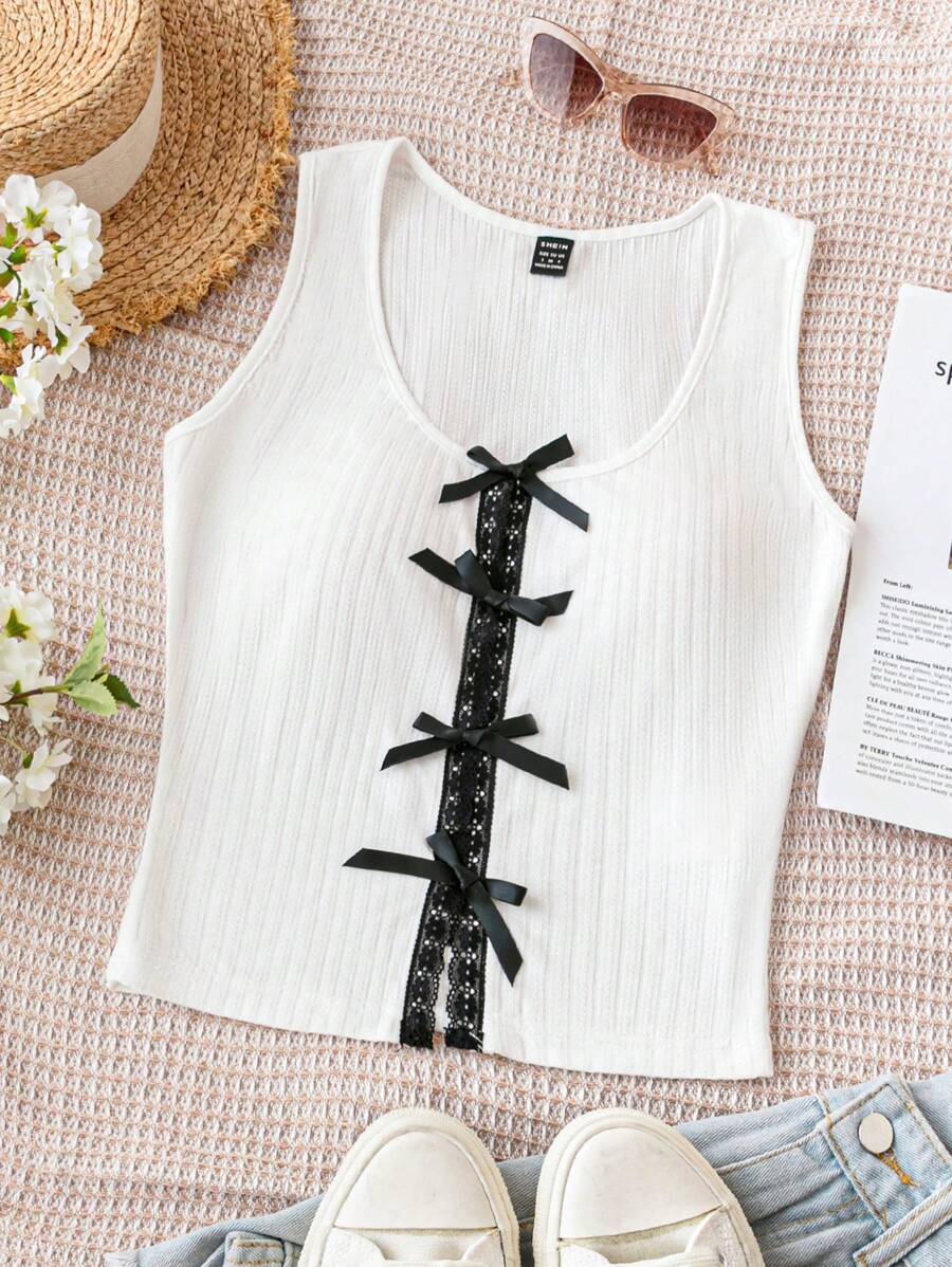 Soleia 夏季度假女士白色針織坦克頂部，紋理提花，開襟式，蕾絲修飾，蝴蝶結，修身剪裁，短版，適用度假穿著，可內外穿戴，可愛上衣 - 白色 - 查看 1