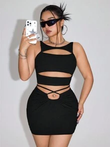 SHEIN ICON Conjunto de talla grande de 2 piezas: Top largo sin mangas y con detalles de tiras huecas, y falda de diseño elegante con lazo.