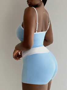 Slaydiva 女士休閒簡約基本款家居套裝：可愛運動風緊身U領短上衣和低腰緊身短褲，藍白針織彈性氨織素材 - 藍色 - 查看 4