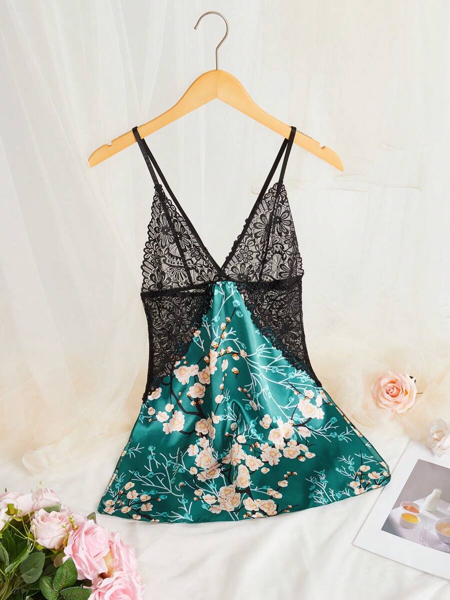 قميص نوم ساتان بشق الفخذ مع تباين الدانتيل بطبعة الزهور - أخضر - مشاهدة 1