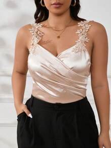 SHEIN Privé Plus Size Elegant Women's Lace Applique Shoulder Strap Wrap V-Neck Waist Pleated Bodysuit, Perfect For Work, Dating And Tea Party