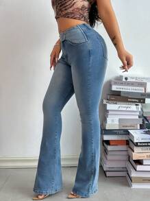 SHEIN SXY 附口袋、鉚釘扣與皮帶的牛仔褲，休閒喇叭筒款式