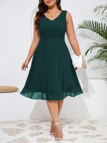 SHEIN Clasi 纯色 V 领无袖 A 字形连衣裙 - 墨綠色 - 查看 4