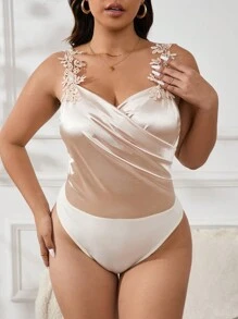 SHEIN Privé Plus Size Elegant Women's Lace Applique Shoulder Strap Wrap V-Neck Waist Pleated Bodysuit, Perfect For Work, Dating And Tea Party