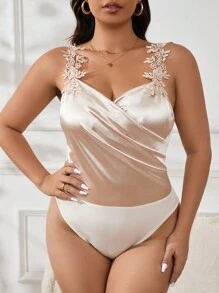 SHEIN Privé Plus Size Elegant Women's Lace Applique Shoulder Strap Wrap V-Neck Waist Pleated Bodysuit, Perfect For Work, Dating And Tea Party