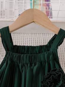 SHEIN Combinaison de jambe large plissée avec fleur 3D et bretelle pour jeune fille, couleur unicolore - Vert sapin - Voir 3