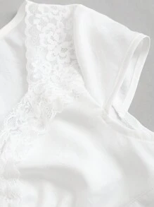 Sweetra Camisa de mujer brillante de verano con empalme de encaje, cuello en V y teñido anudado