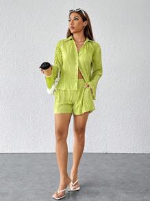 SHEIN PETITE 亮面牙籤摺長袖襯衫+短褲女裝兩件套 - 綠色 - 查看 5
