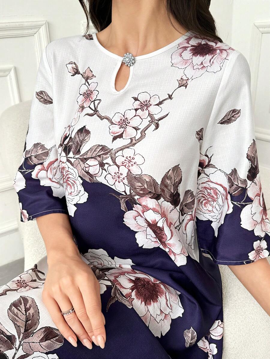 Mulvari Women's Floral Printed Simple Arabic Style Daily Dress - Purple - View 1