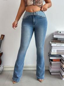 SHEIN SXY 附口袋、鉚釘扣與皮帶的牛仔褲，休閒喇叭筒款式