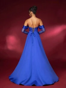 Glamrae Elegante vestido azul eléctrico con copas de hombros descubiertos y cintura ajustada, encaje transparente, mangas largas desmontables, corte en línea A muy acampanado y con cola, y atadura en la espalda. Ideal para fiestas, citas, graduaciones, eventos y bodas. - azul real - Ver 3