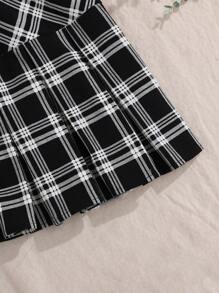 SHEIN Ropa de vuelta al colegio para chicas adolescentes, conjunto de 3 piezas de estilo academia en cuadros blanco y negro, conjunto de top corto, camiseta interior y falda - Blanco y Negro - Ver 5