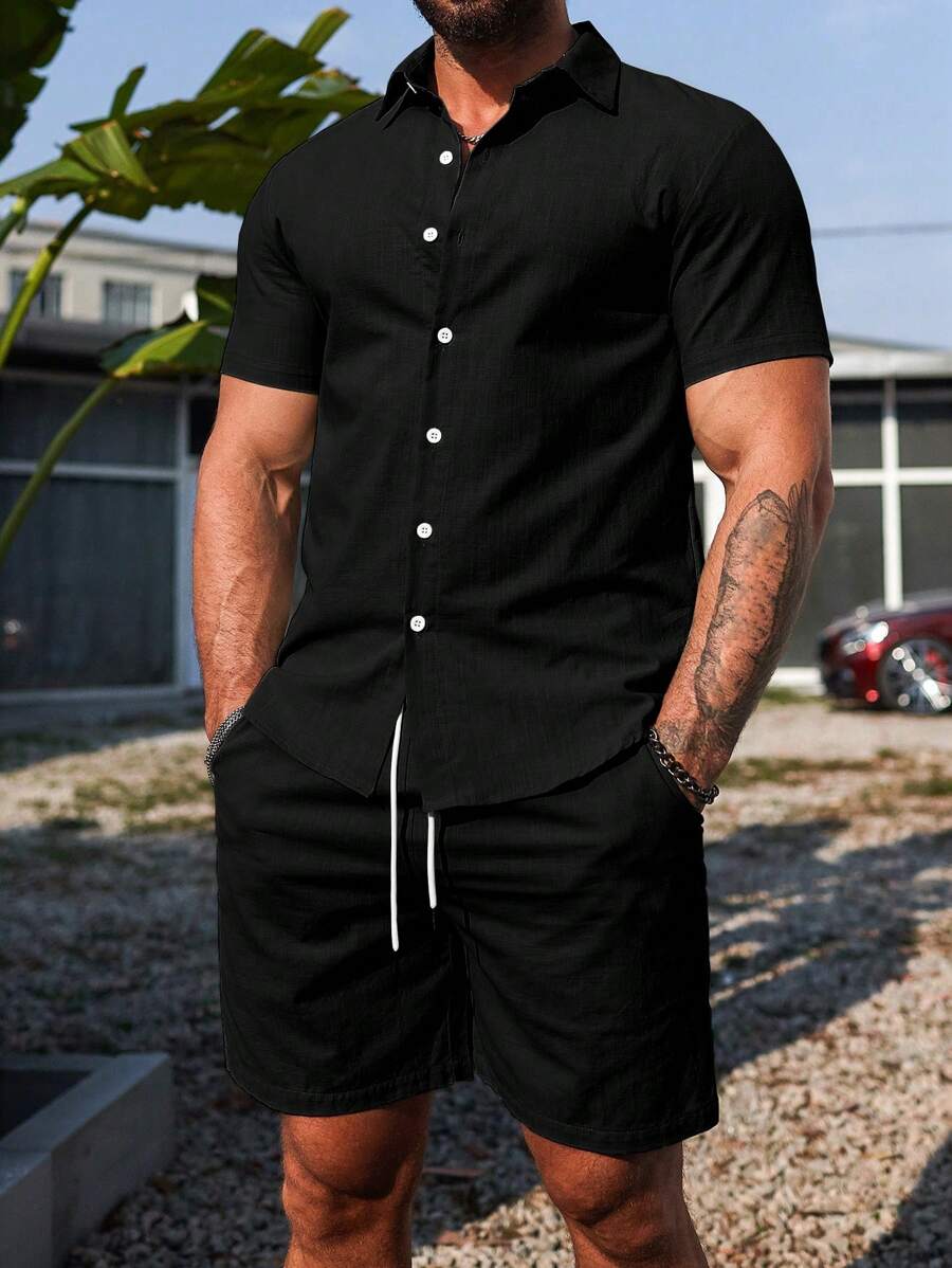 Manfinity Homme 男士夏季純色單排釦短袖襯衫和束口腰短褲休閒套裝 - 黑色 - 查看 1