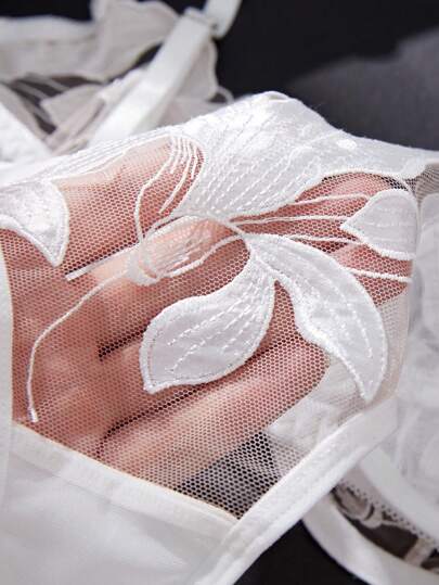 Esselle Romantic Wit Burning Flower Maple Leaf Verleidelijke Lingerie Set view 5