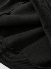 SHEIN 2 pezzi Set casual da donna con felpa con cappuccio in pile con stampa di fulmini e lettere e pantaloncini larghi, ideale per Ognissanti - nero - Visualizzare 6