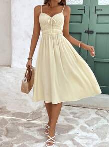 SHEIN Frenchy 女士黃色綸子肩帶日常連衣裙，黃色女裝連衣裙，檸檬黃洋裝，長款A字型領帶連衣長裙，帶襯裡白色夏季連衣裙，中長款女裝連衣裙，度假風格，奶嬤工作服裝，秋季連衣裙，四季皆宜的基礎款下擺連衣裙 - 杏色 - 查看 1