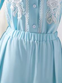 SHEIN Conjunto de dos piezas elegante y gracioso para adolescentes, que incluye una camisa detallada con encaje 3D y ribete de volantes delicado, combinado con pantalones casuales plisados. Apto para vacaciones, fiestas y el uso diario.