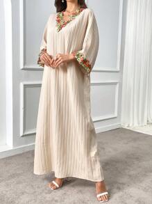 Al Najma Damen elegantes Kleid mit floraler Stickerei und Fledermausärmeln, langer, bescheidener Kaftan-Stil Arabisches Kleid für den Sommer