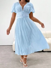 Franclia Plus Size Deep V-Neck Puff Sleeve Pleated Flared Hem Buttoned Dress, Suitable For Casual Vacation - Blue - View 3