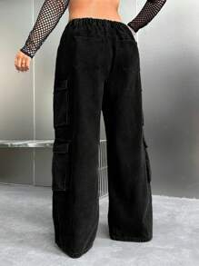 SHEIN EZwear Jeans casuales holgados de pierna ancha negro talla grande para mujer con diseño tipo novio y múltiples bolsillos de carga - Negro - Ver 2
